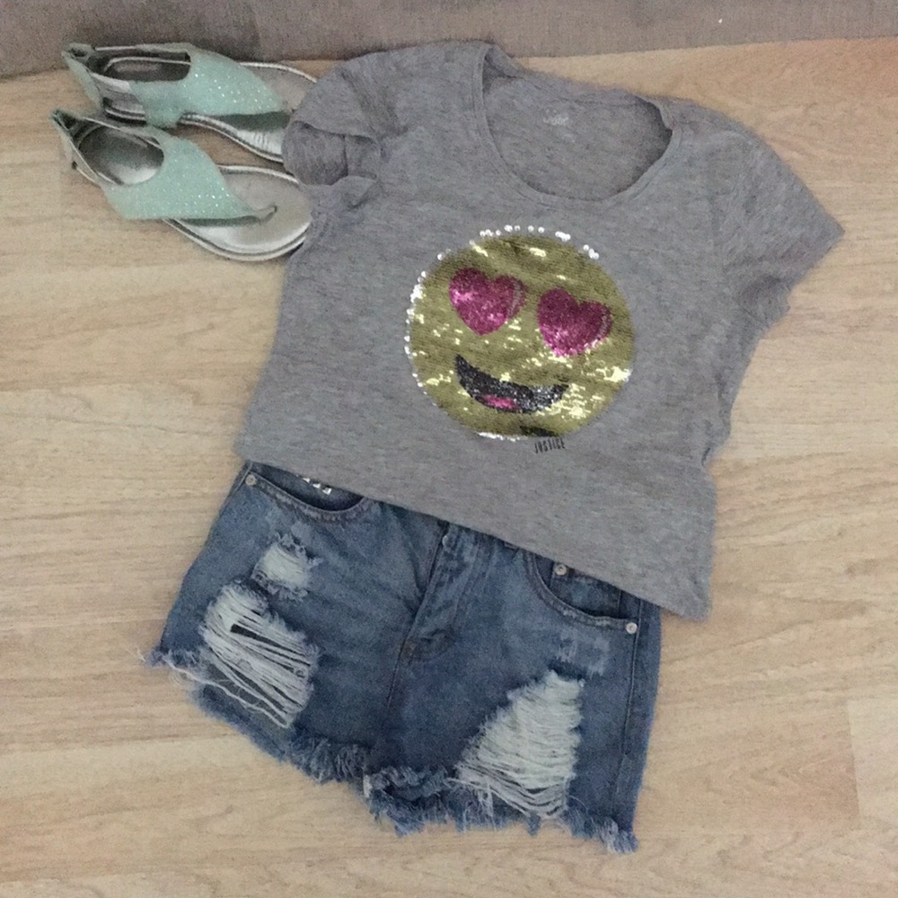 2/$25 Listing ⬇️ 2 in 1 - Justice Flip Sequin Silly  Face Heart Eyes Emojis Tee